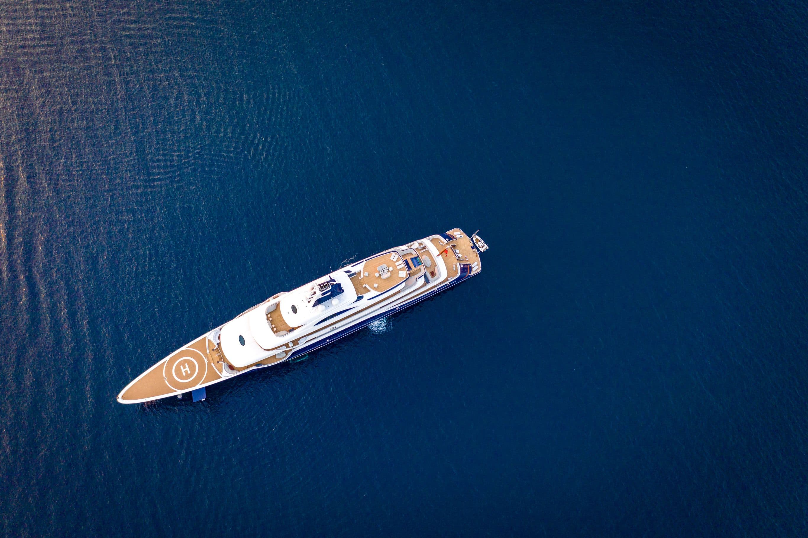5000GT yacht